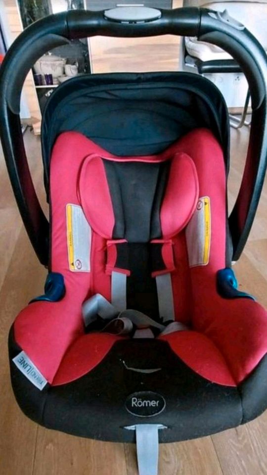 Römer Babyschale Autositz Isofix in Möhnesee