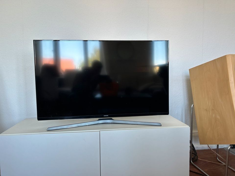 Samsung TV 40 Zoll UE40J6250SU in Lübeck