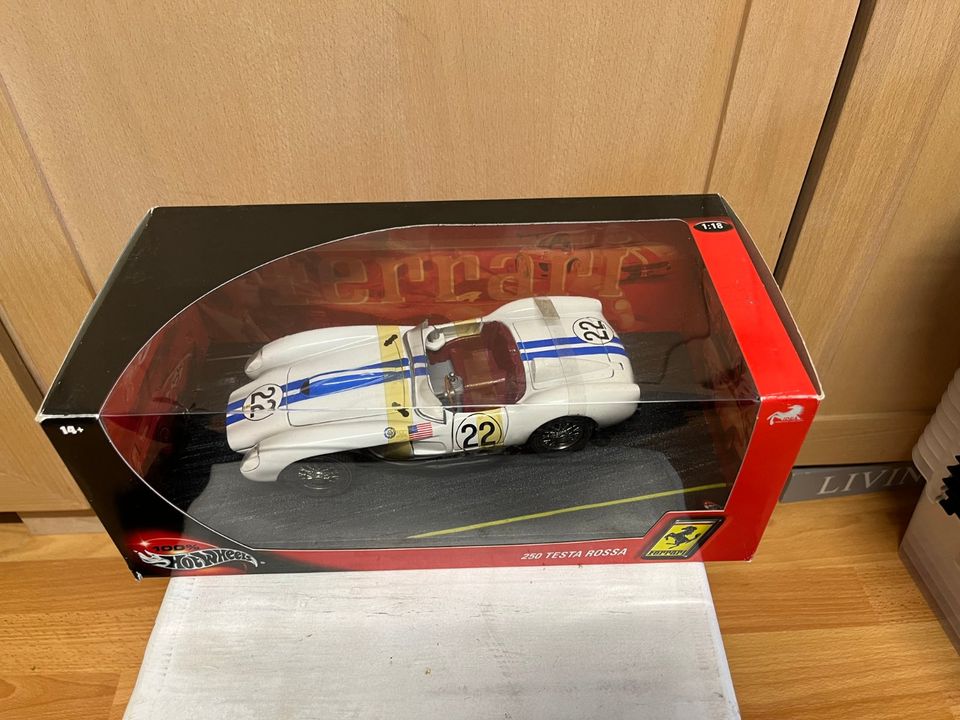 Sammlung Hot Wheels Ferrari 250 Testarossa  1:18 in Paderborn