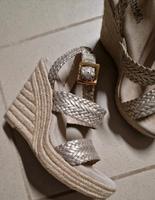 Michael Kors Absatz Schuhe Keil Wedges geflochten Leder Gold 38 München - Bogenhausen Vorschau
