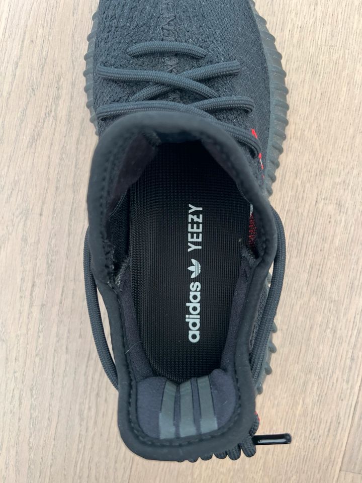 Yeezy Boost 350 V2 Bred in Düsseldorf