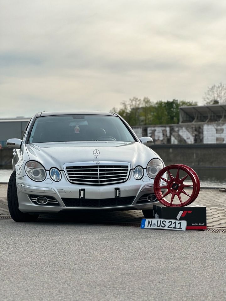 Mercedes E klasse W211 E270 in Nürnberg (Mittelfr)