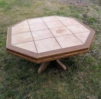 einen Couchtisch DDR  8-eckig; gefließt; 50cm hoch; 90 breit Sachsen - Lohsa Vorschau