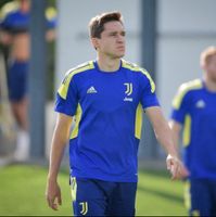ORIGINAL Gr. S Chiesa Trikot + Shorts Juventus Juve Vlahovic Sylt - Westerland Vorschau