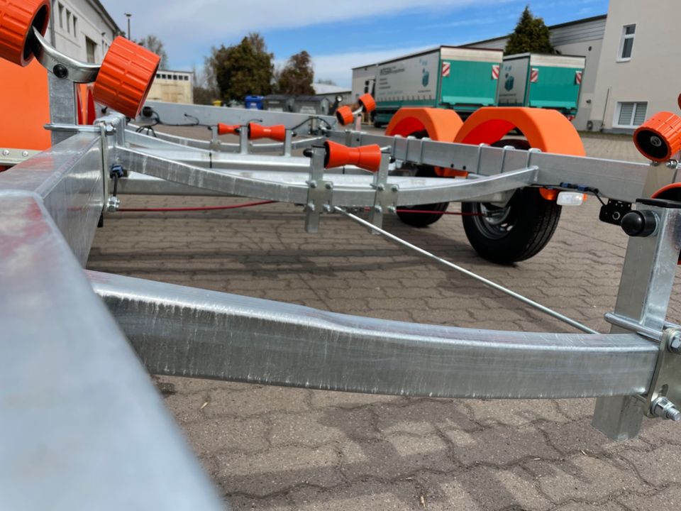 ➡️ Bootstrailer Trailer Boot Bootsanhänger 2500Kg 7,2M 100Km/h in Magdeburg