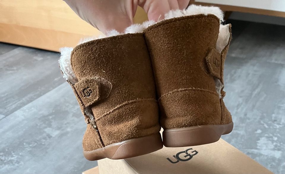 UGG Keelan Winterboots mit Lammwolle, Größe 23.5 in Baden-Württemberg -  Riedlingen | Gebrauchte Kinderschuhe Größe 23 kaufen | eBay Kleinanzeigen  ist jetzt Kleinanzeigen