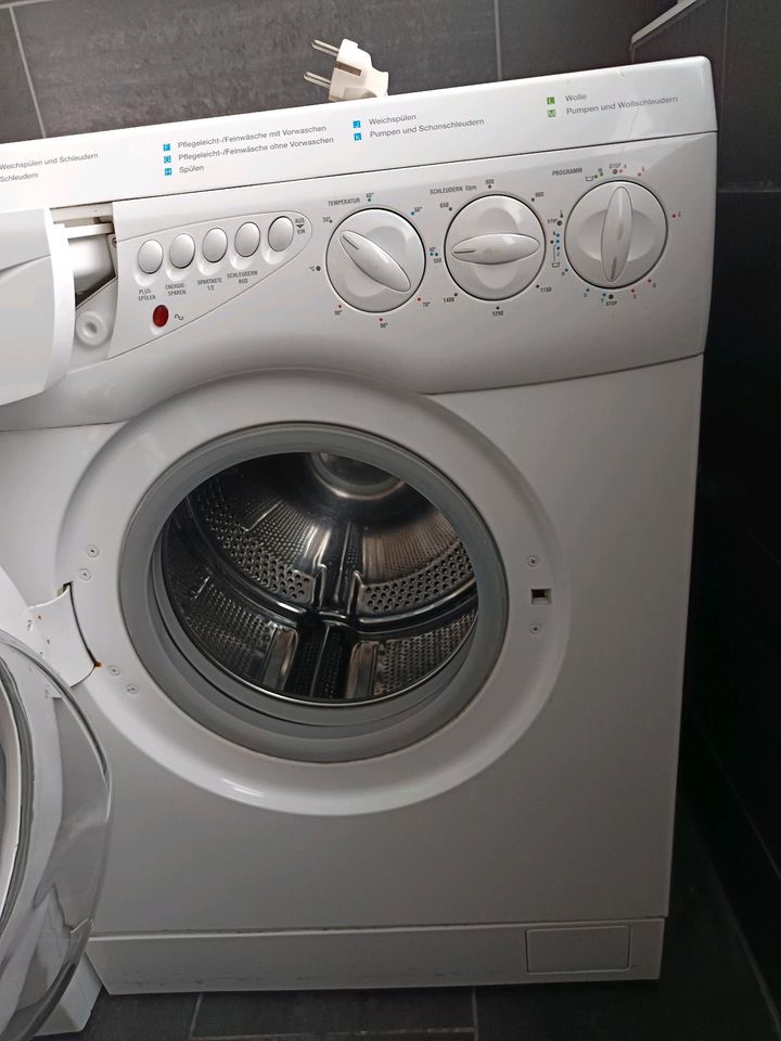 Voll funktionstüchtige Waschmaschine in Eberhardzell