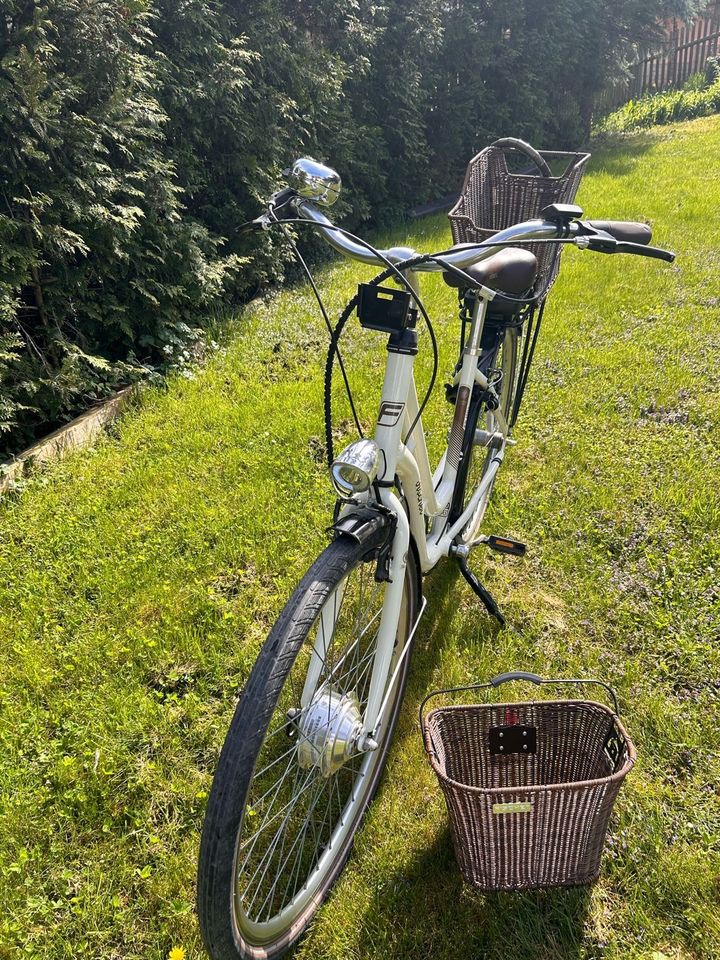 Damenfahrrad E-Bike Citybike Retro Fischer wie NEU in Jena