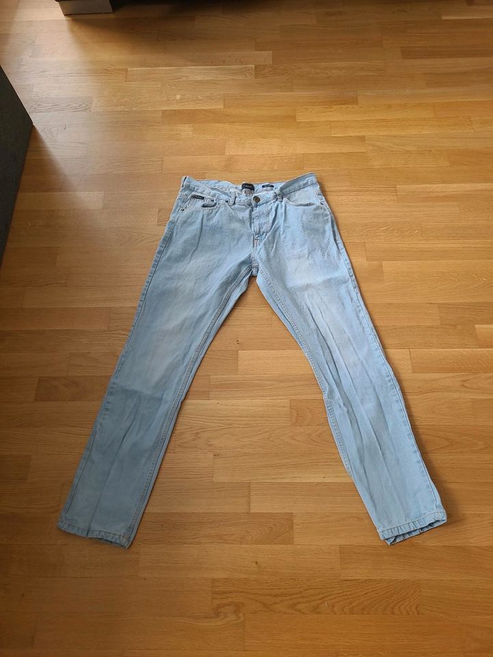 Hellblaue Jeans in Größe 36L in Köln
