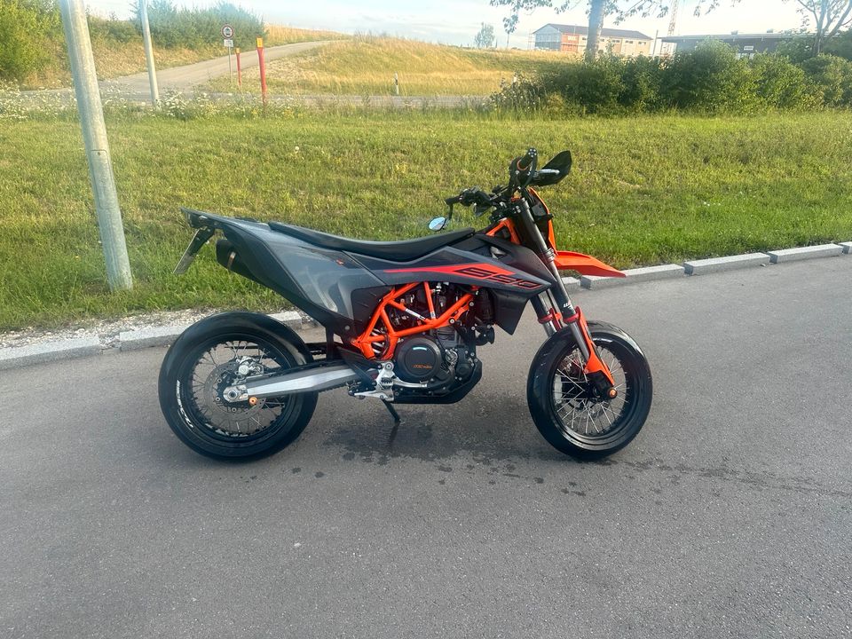 KTM 690 SMC R tausche gegen Ducati V2/V4 Streetfighter in Scherstetten