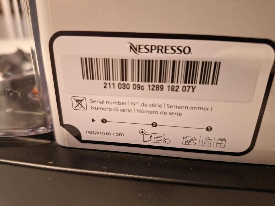 DeLonghi Nespresso Kapselmaschine m. Milchaufschäumer in Hövelhof