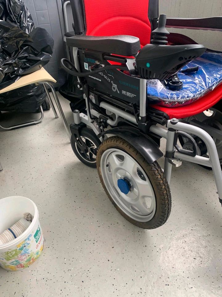 Elektrische Rollstuhl neuwertig  leicht Faltbar in Düsseldorf