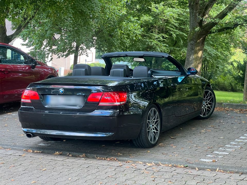 BMW E93 320i M-Paket innen, 8Fach Bereift in Holzminden