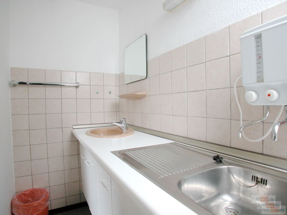 FLATmix.de / Einfach möbliertes Zimmer mit separater Küche.../ AG97131 in Bielefeld