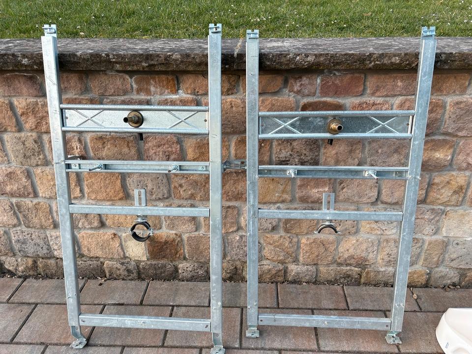 2x Pissoir, Urinal mit Vorwandelement, Installationsset in Neuhof