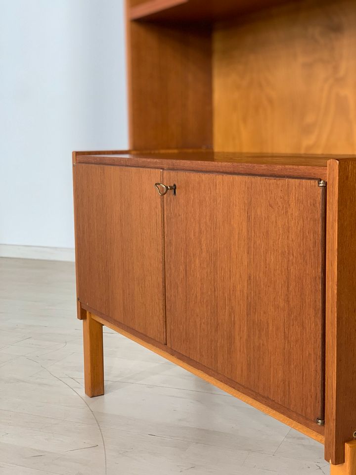 MID CENTURY TEAK REGAL BÜCHERSCHRANK BÜCHERREGAL HIGHBOARD VINTAGE in Berlin