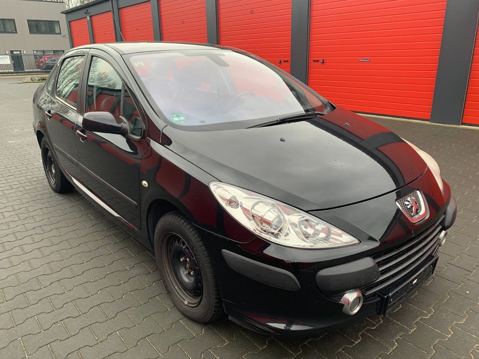 Peugeot 307 Limousine / Automatik / LPG Gasanlage / Leder in Oberhausen