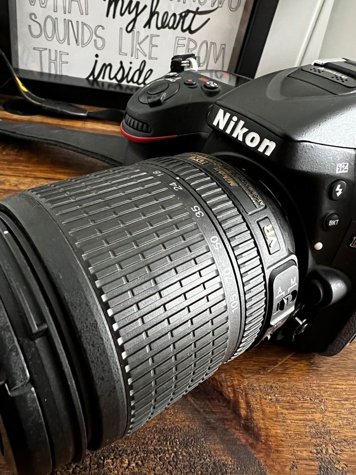 Nikon D7100 Spiegelreflexkamera mit Nikon DX Objektiv in Augsburg
