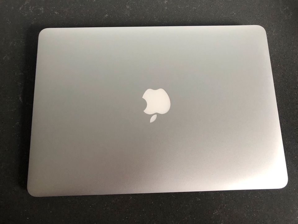 Apple MacBook Air 13“ Modell: A1466 in Bühl
