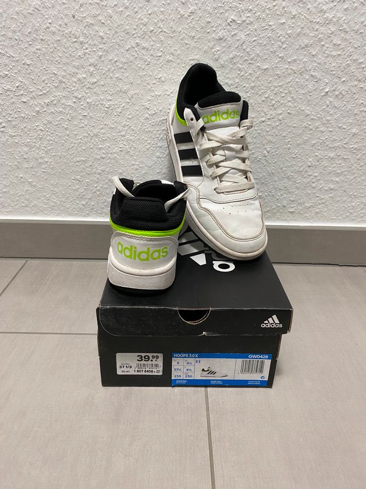 Jungen 37 Sneaker Adidas Hoops 3.0 weiß neongrün schwarz in Bottrop