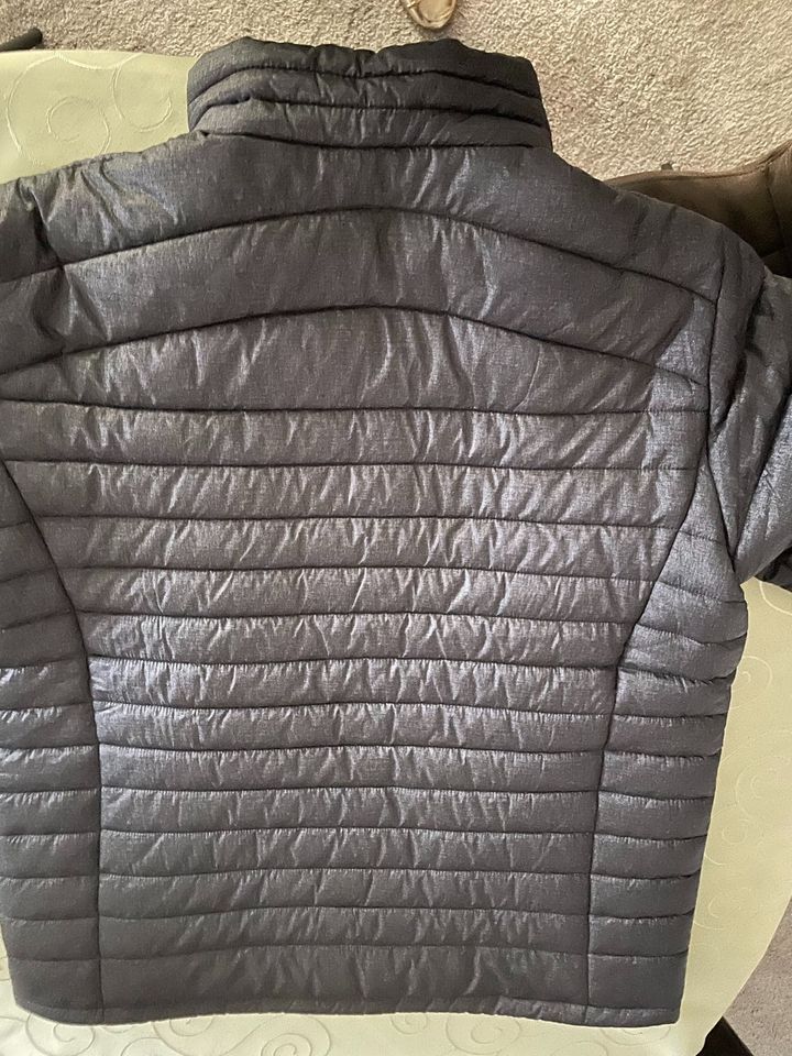 Steppjacke grau,Gr.XL fast neu in Kiel