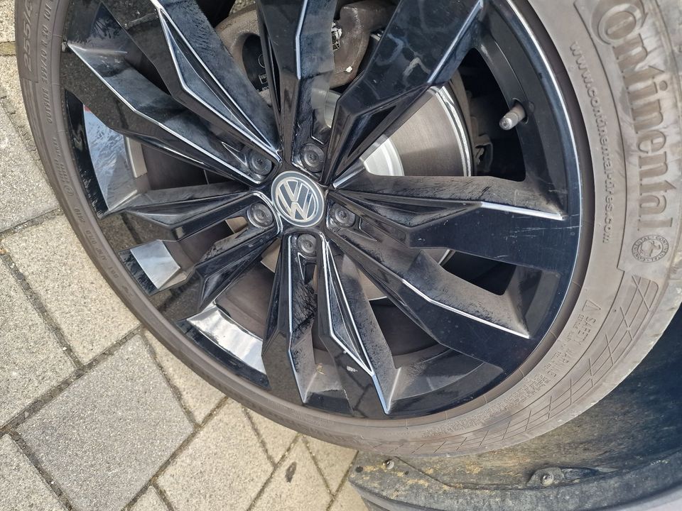 VW Tiguan R-Line Black Style 4Motion mit Vollausstattung in Bad Wurzach
