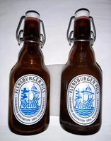 Flensburger Pilsener, 2 alte Deko Flaschen, Logo eingeätzt Herzogtum Lauenburg - Breitenfelde Vorschau