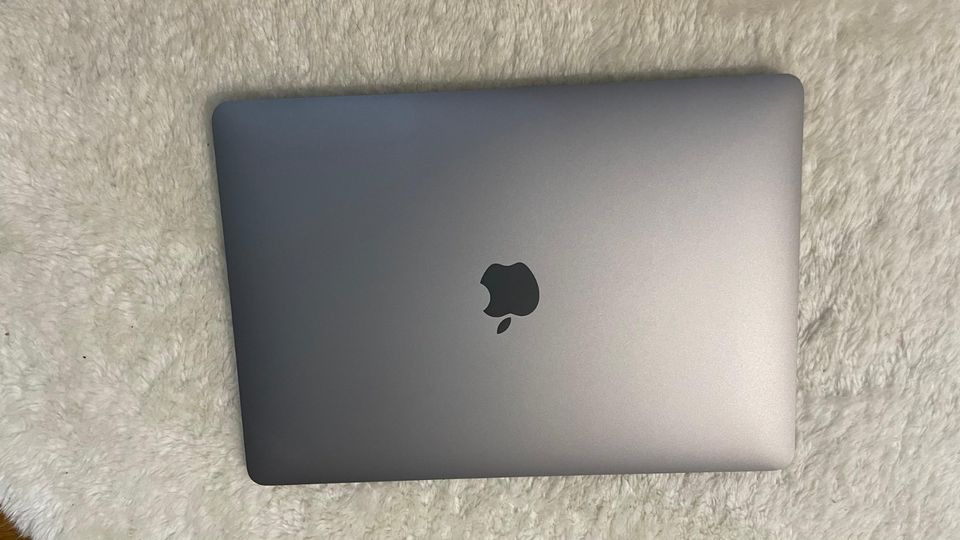 13-inch macbook air apple m1 256gb - space gray i3 in Berlin