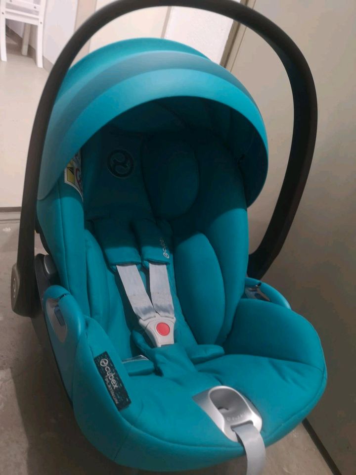 Cybex Platinum Cloud Z I-Size Plus Babyschale mit Liegefunktion in Bremen