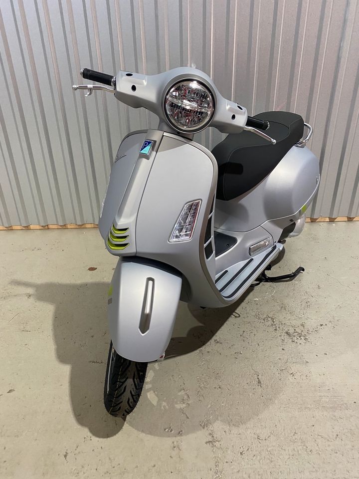 Vespa GTS 300 Super Tech Supertech Neufahrzeug Lieferung möglich in Barsbüttel