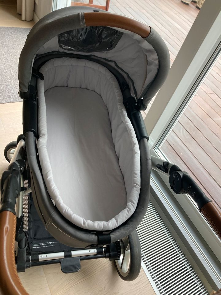 Sehr schöner Kinderwagen Mutsy Evo Industrial Light Grey in Lüdenscheid