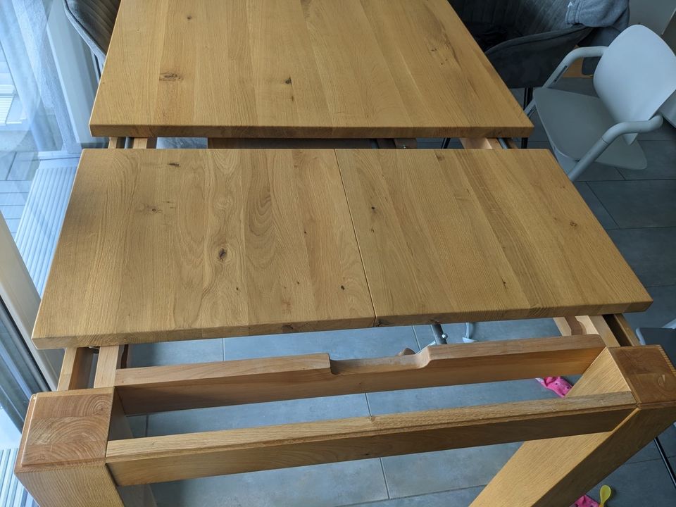 Hochwertiger Holzesstisch mit Ausziehfunktiom in Maisach