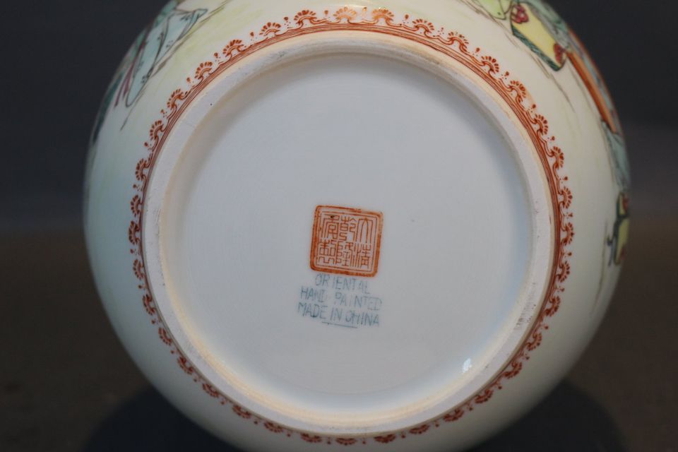 Vintage chinesische Porzellan Vase / Handbemalt in Düsseldorf