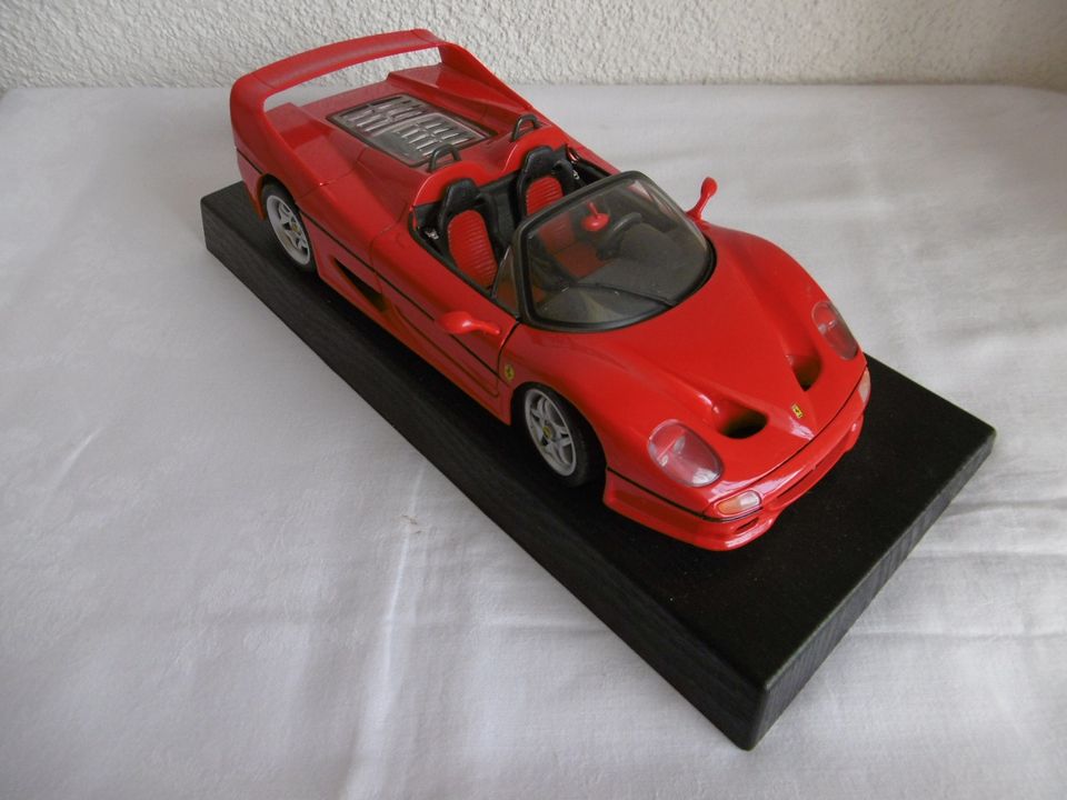 Maisto Ferrari F50 (1995) Rot 1:18 in Saalburg-Ebersdorf