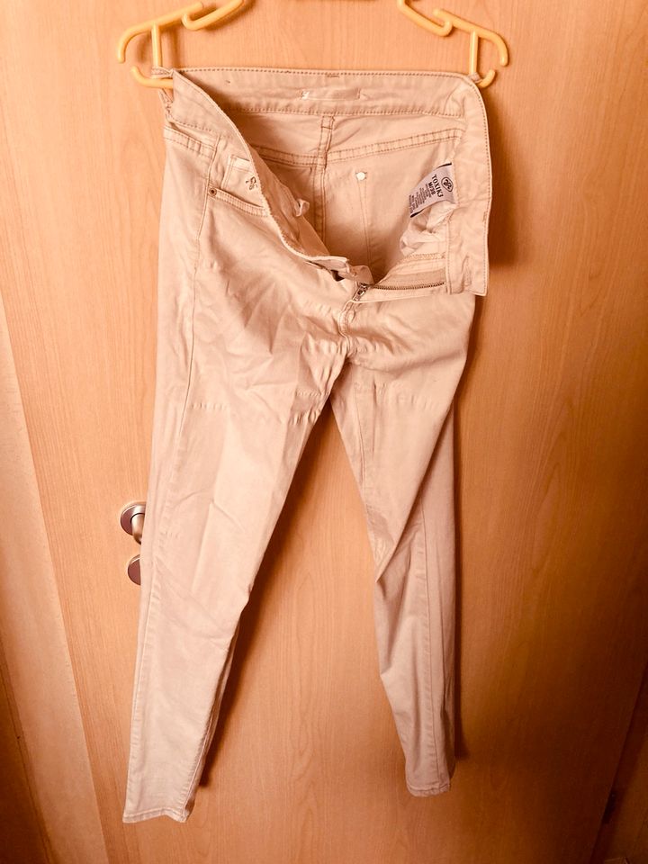 Gr 38.  Damen Hose zu verkaufen Versand 2,55 in Versmold