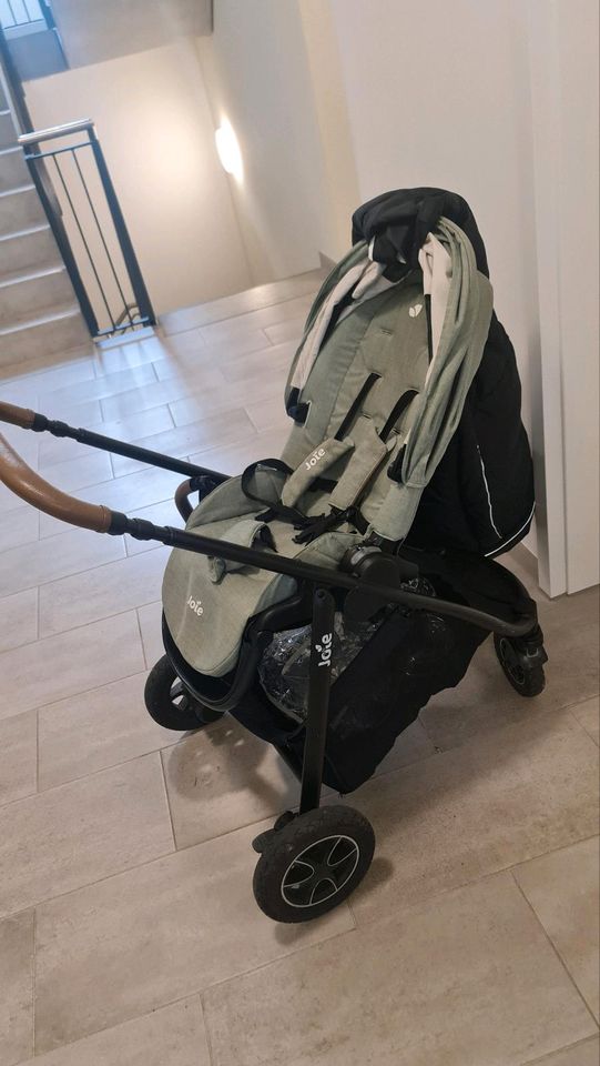 Kinderwagen mit Maxi-Cosi von Joie in Schönefeld