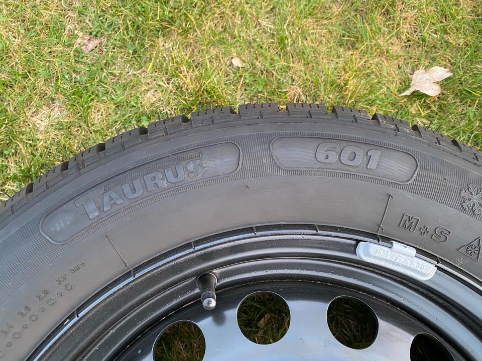 UNBENUTZT! Kompletterad 205/60R16 96H 6,5Jx16H2 ET50 Stahlfelge in Michendorf