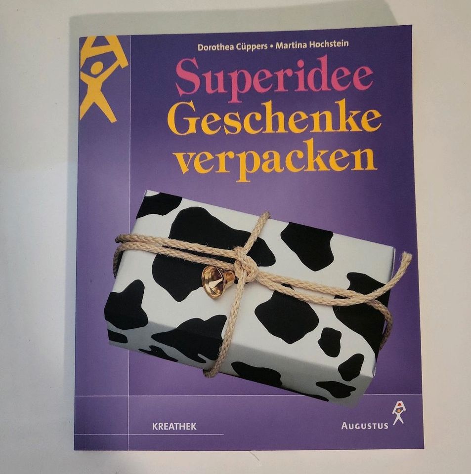 Zu verschenken Geschenke einpacken Buch in Pansdorf