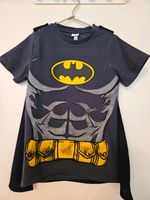 Batman-T-Shirt mit abnehmbarem Umhang (Klettverschluss) Gr. 122 Hessen - Wiesbaden Vorschau