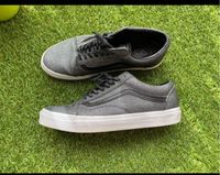 Vans Sneakers 43 Leder grau schwarz München - Bogenhausen Vorschau