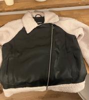 Winterjacke Damen ONLY – Neu mit Teddyfell – Größe S oder M Düsseldorf - Benrath Vorschau