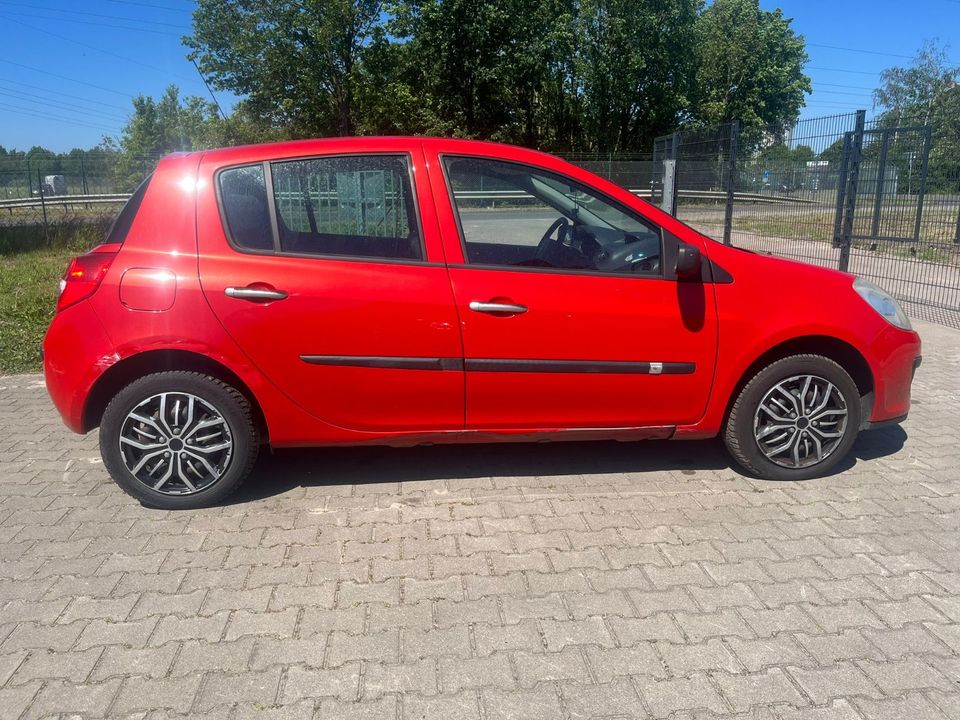 Renault Clio 1.2 TÜV 08/25 in Lüchow