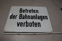 Betreten der Bahnanlagen verboten, Emailleschild Reichsbahn Brandenburg - Bernau Vorschau