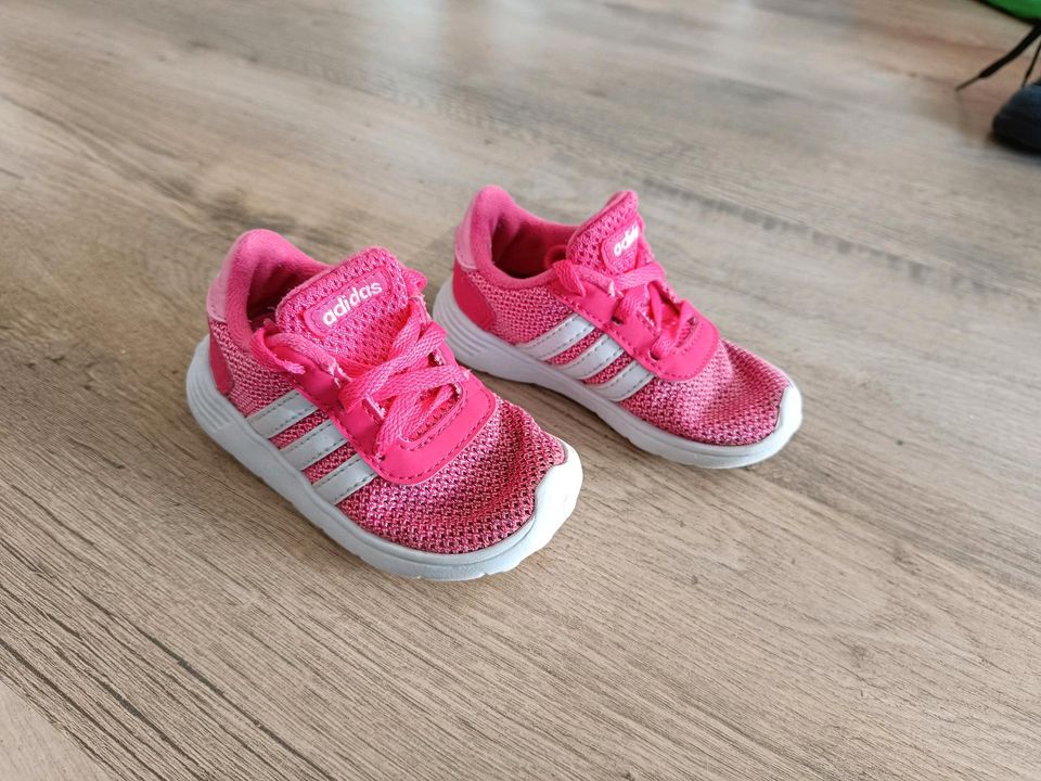 Adidas Turnschuhe Sneaker Größe 23 (fallen etwas kleiner aus) in Bayern -  Dietfurt an der Altmühl | Gebrauchte Kinderschuhe Größe 22 kaufen | eBay  Kleinanzeigen ist jetzt Kleinanzeigen