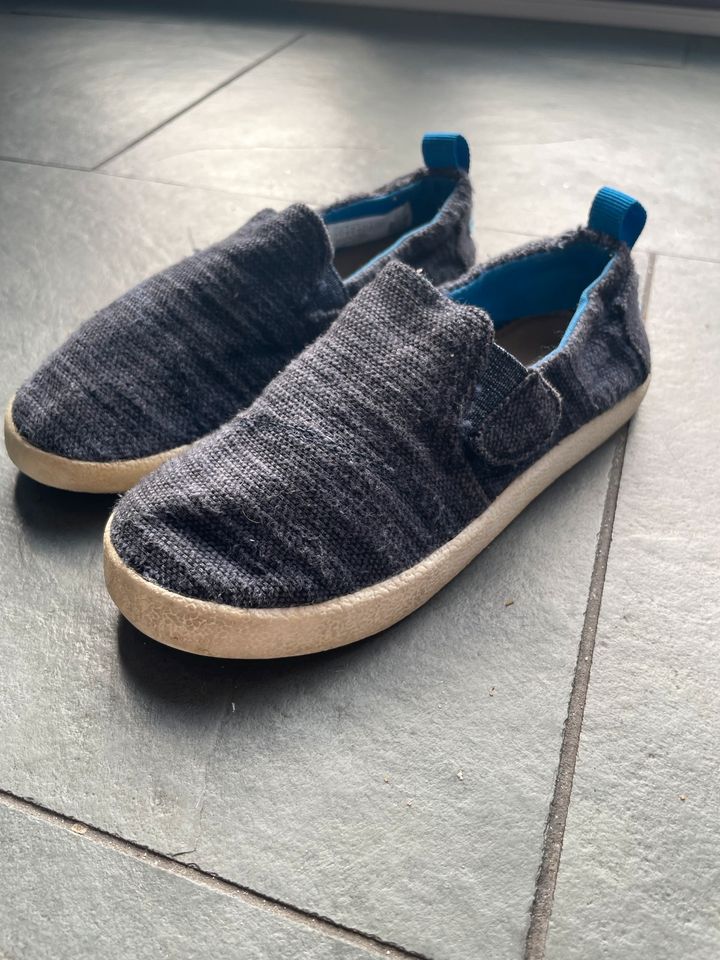 Toms Stoffschuhe Hausschuhe Gr. 28,5 in Gilching