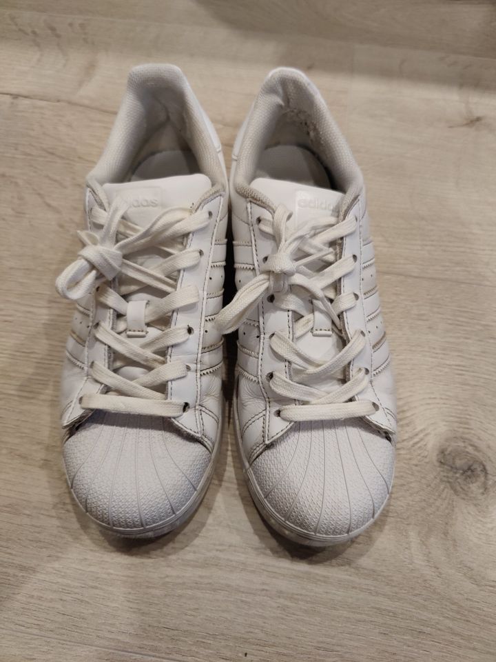 adidas - Unisex Superstar Sneaker (Gr.39 1/3) (OP 89,99€) in Emsdetten