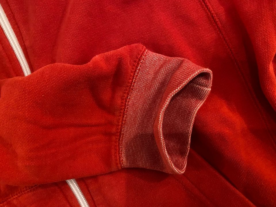 Nike Jacke rot Größe M in Lauf a.d. Pegnitz