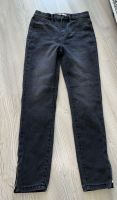 Reserved schwarze Jeans mit seitlichen Reißverschluss 152 Niedersachsen - Wolfenbüttel Vorschau