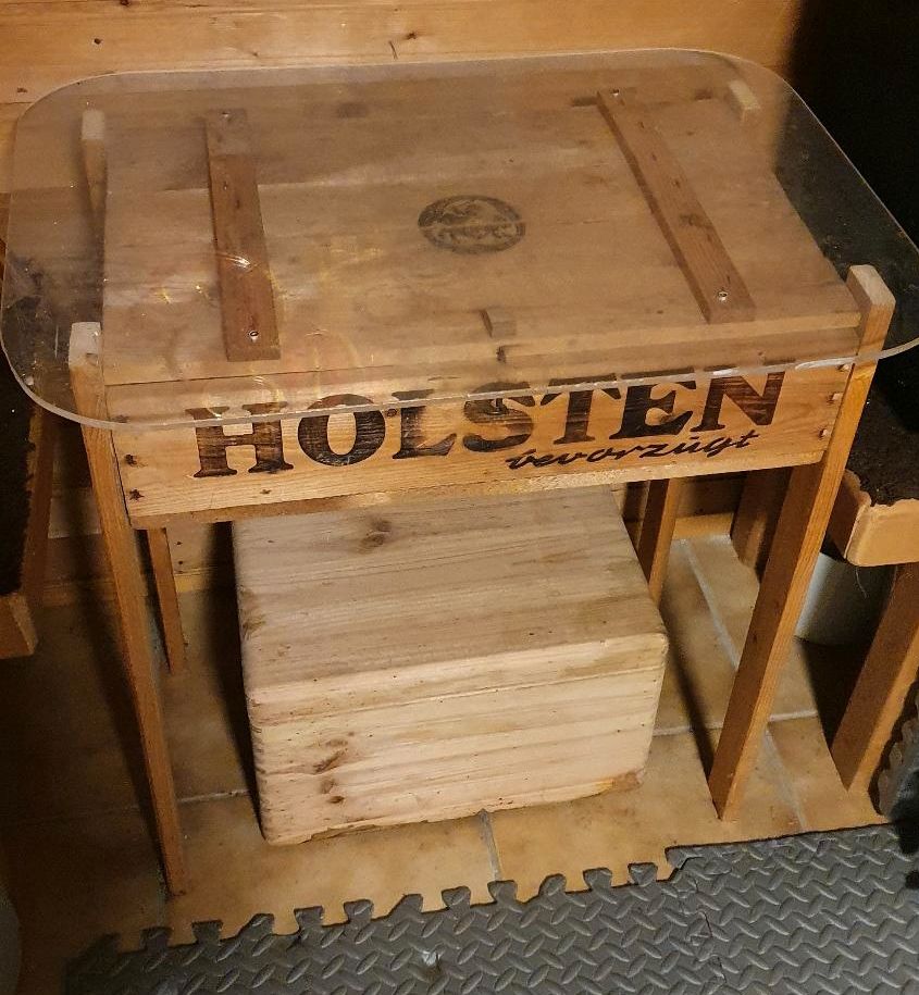 Tisch Holsten aus Holz zum Öffnen Partykeller in Hamburg