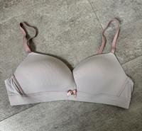 Hunkemöller BH Bra ohne Bügel bügellos Soft Gr. 80B Dresden - Leuben Vorschau